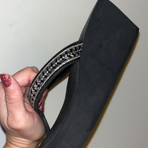 Black SO platform wedge flip flops size medium - Picture 4 of 7